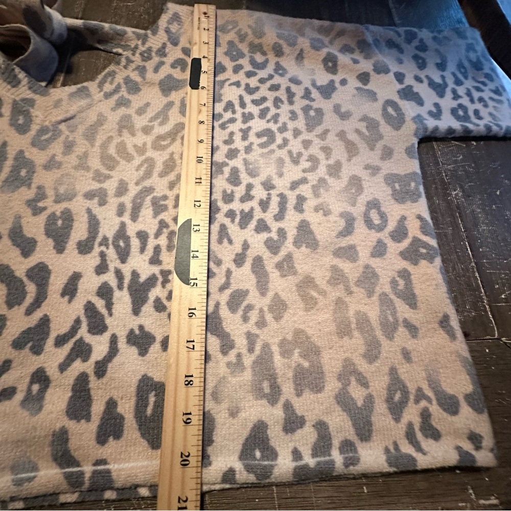 POL Leopard Print Off-the-Shoulder Sweater in Tan and Black - Picture 6 of 8
